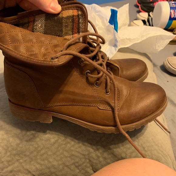 Shoes - Picture 2 of 8